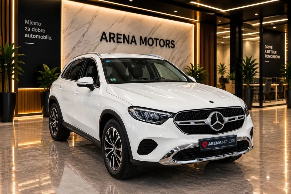 Mercedes-Benz GLC 220 d, bijela boja, prednji desni ugao s maskom i LED farovima