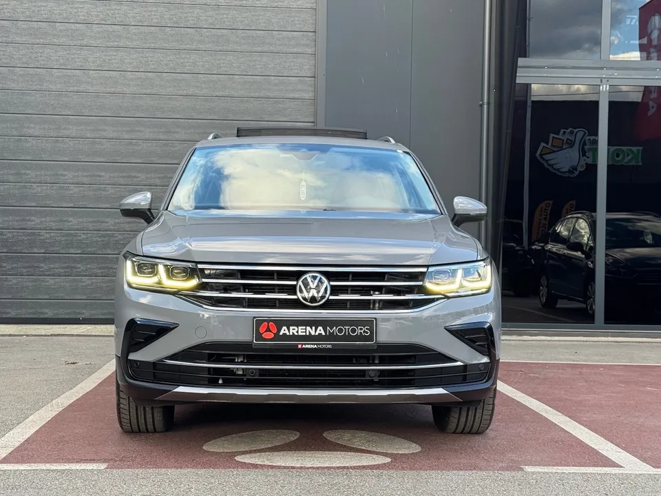 Volkswagen Tiguan, siva, pogled sprijeda na masku i LED svjetla