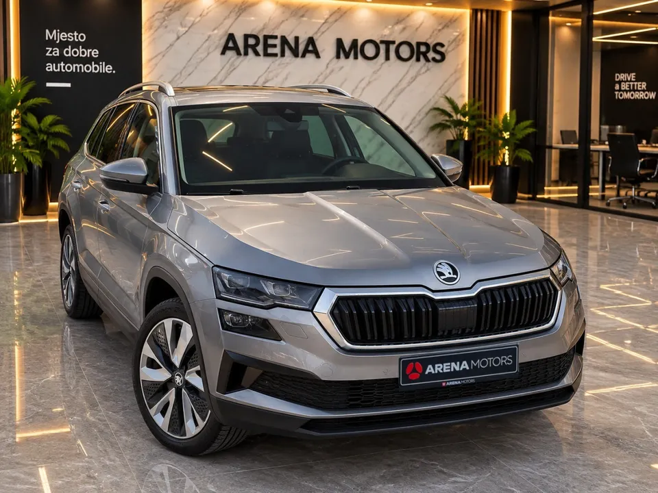 Škoda Karoq u sivoj boji, prednji dio sa maskom i LED farovima
