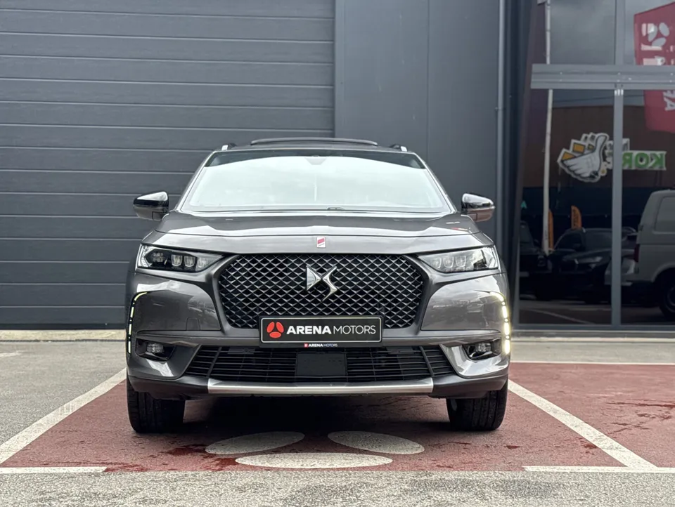 DS 7 Crossback, siva boja, pogled direktno sprijeda