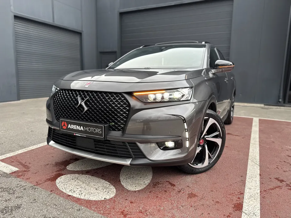 DS 7 Crossback, prednji dio s LED farovima i prednjom maskom, siva boja