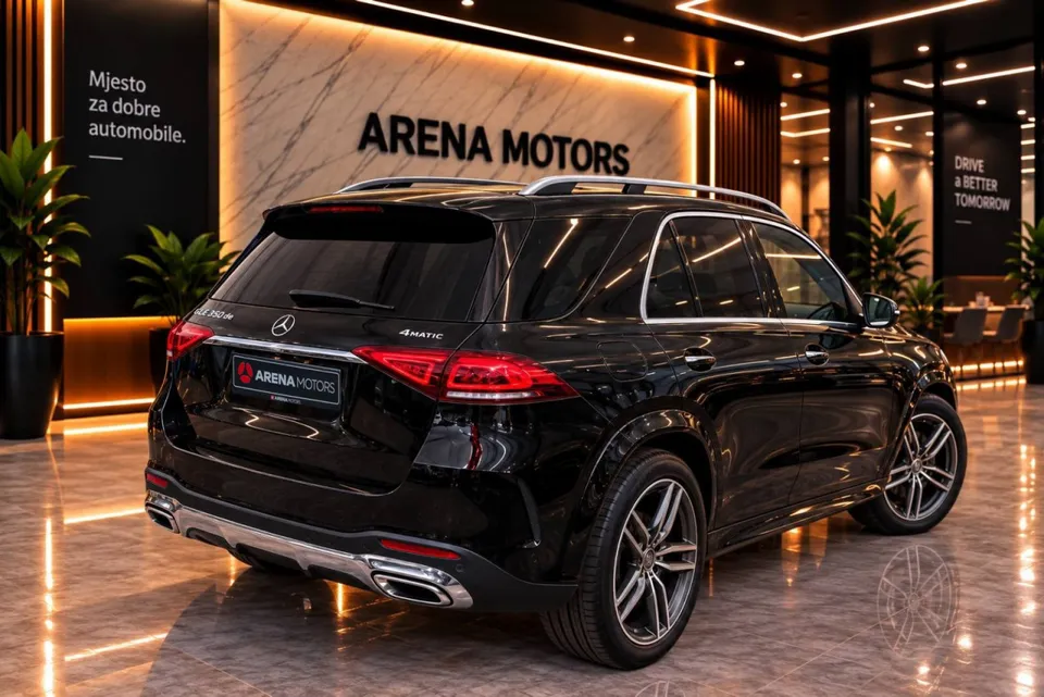 Mercedes-Benz GLE 4Matic, zadnji desni ugao, crni SUV, auspuh i krovni nosači