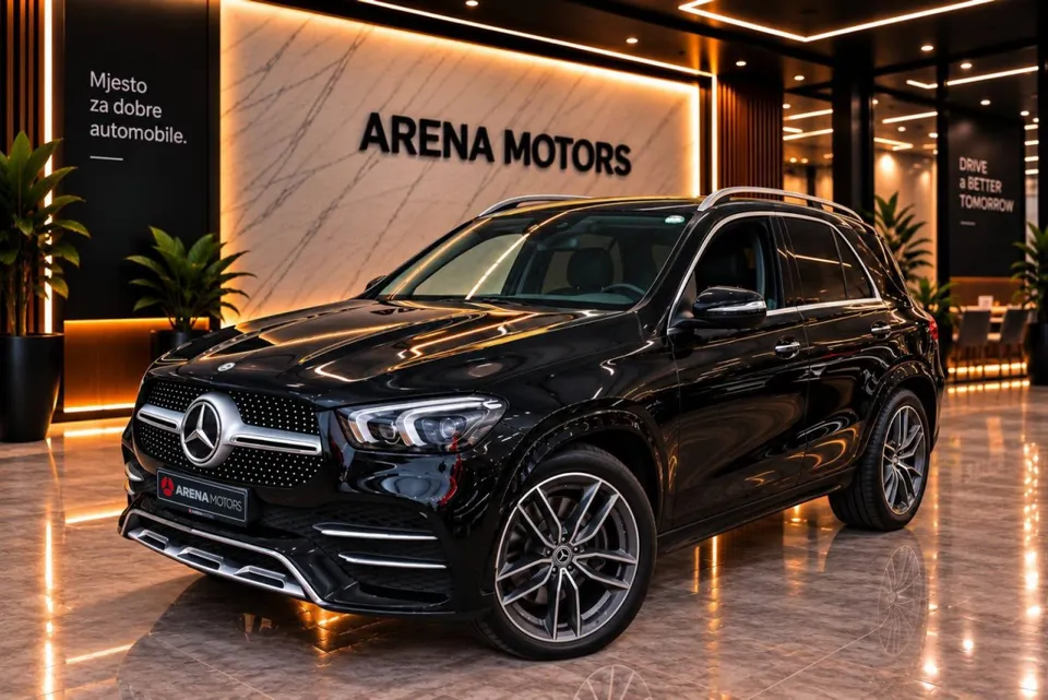 Mercedes-Benz GLE 350 de, crni SUV, prednji lijevi ugao u izložbenom prostoru salona