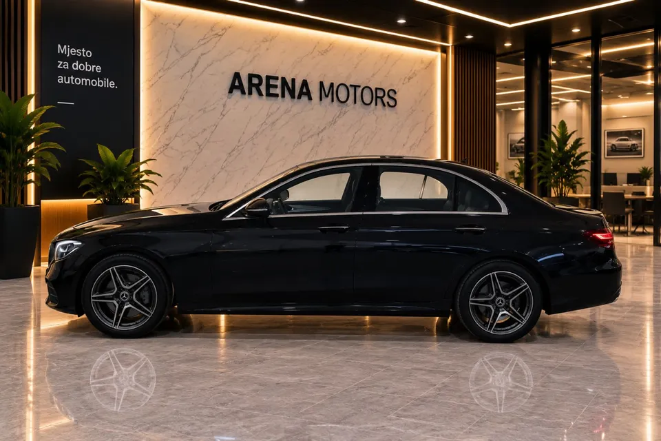 Mercedes-Benz E 220 d, lijevi bok tamne limuzine s alu felgama
