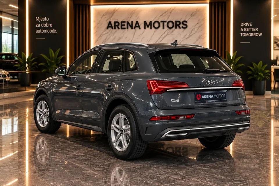 Audi Q5 u sivoj boji, zadnji bočni pogled na LED štopke i zadnji branik
