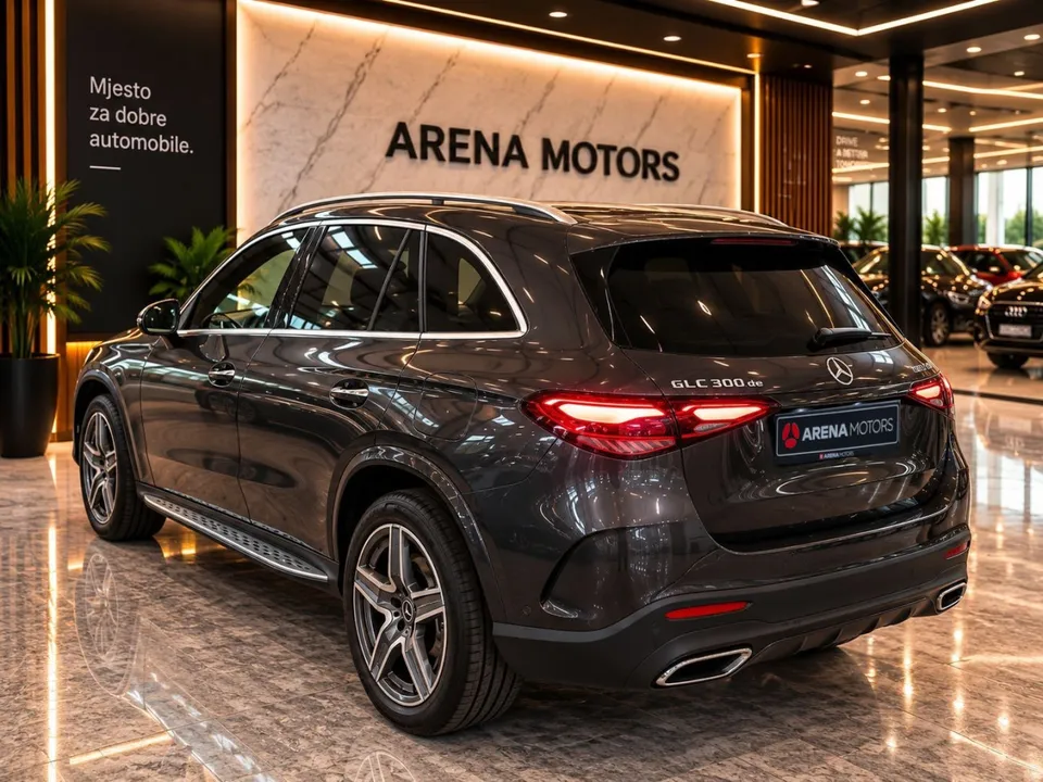 Mercedes-Benz GLC 300 de, siva boja, bočni i zadnji dio vozila s oznakom GLC 300 de