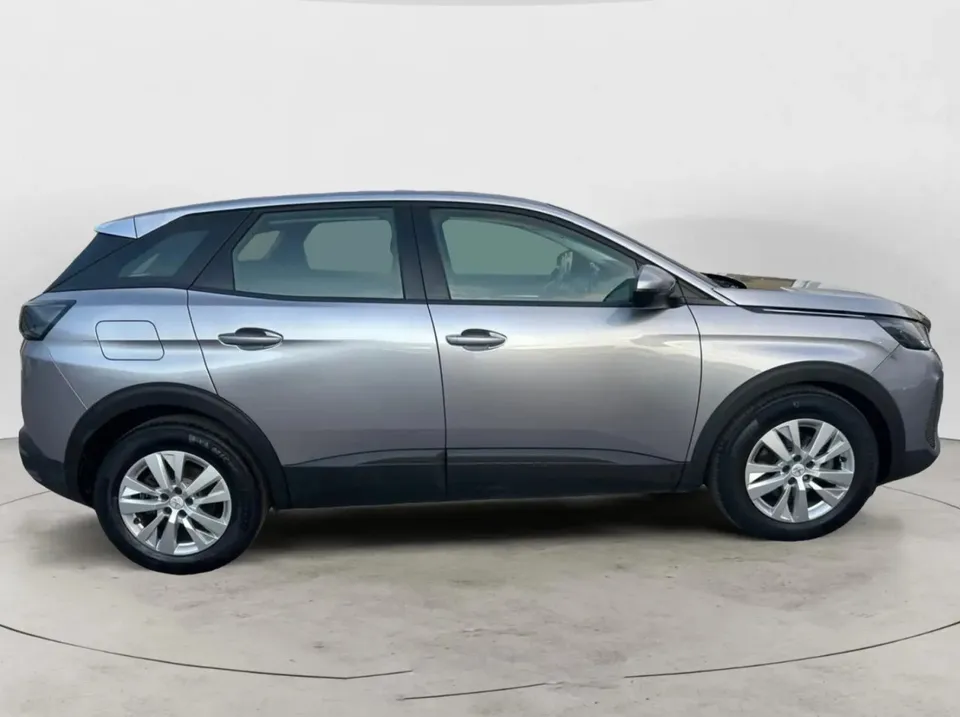 Peugeot 3008 sive boje, bočni pogled s desne strane i alu felge