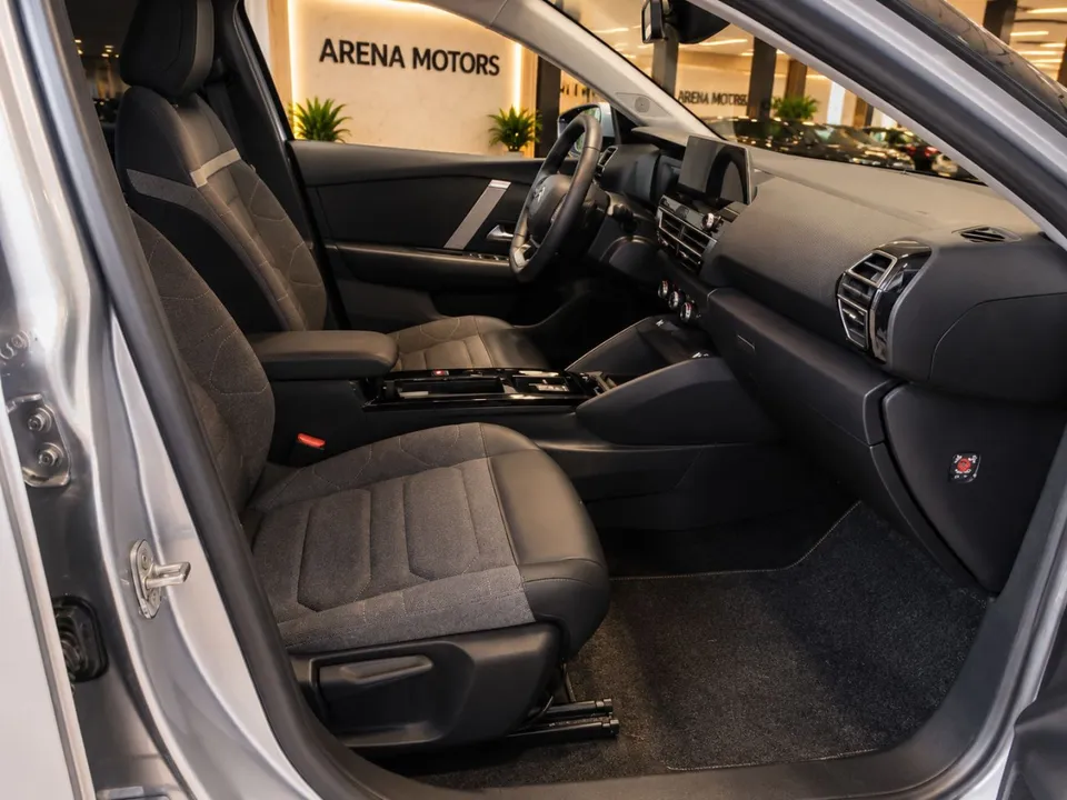 Citroen C4, suvozačko sjedalo, centralna konzola i instrument tabla
