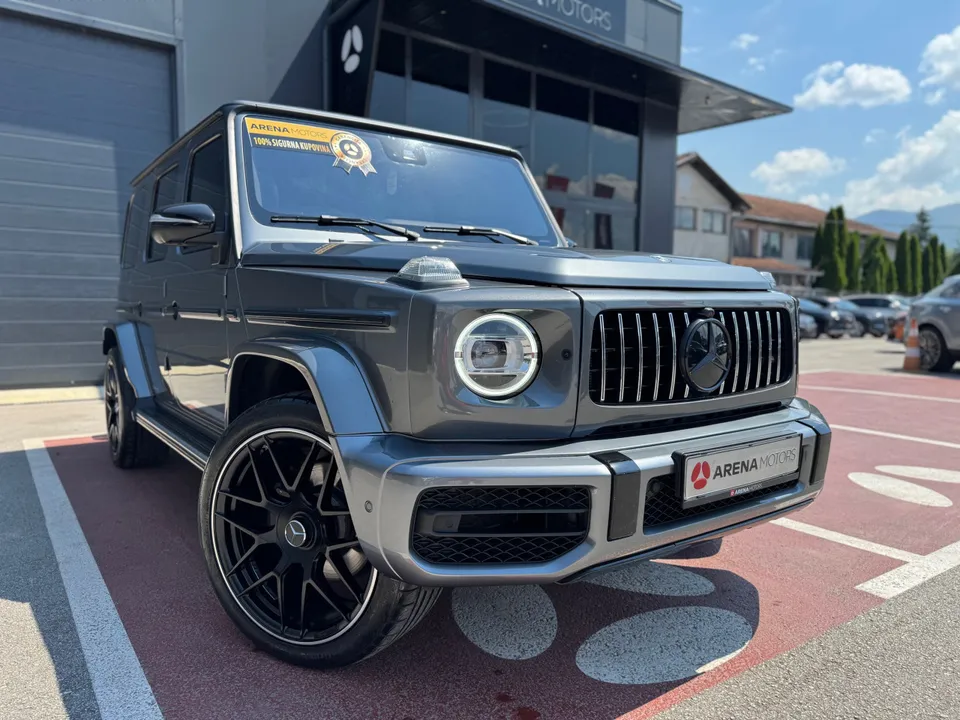 Mercedes-Benz G 350 d AMG, prednji lijevi ugao, farovi, branik i crna 22" felga