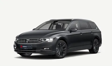 Volkswagen Passat Karavan u sivoj boji, pogled sprijeda sa strane, studijska fotografija