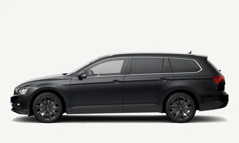 Volkswagen Passat Karavan, lijevi bok u tamnoj boji, pogled na felge i stakla