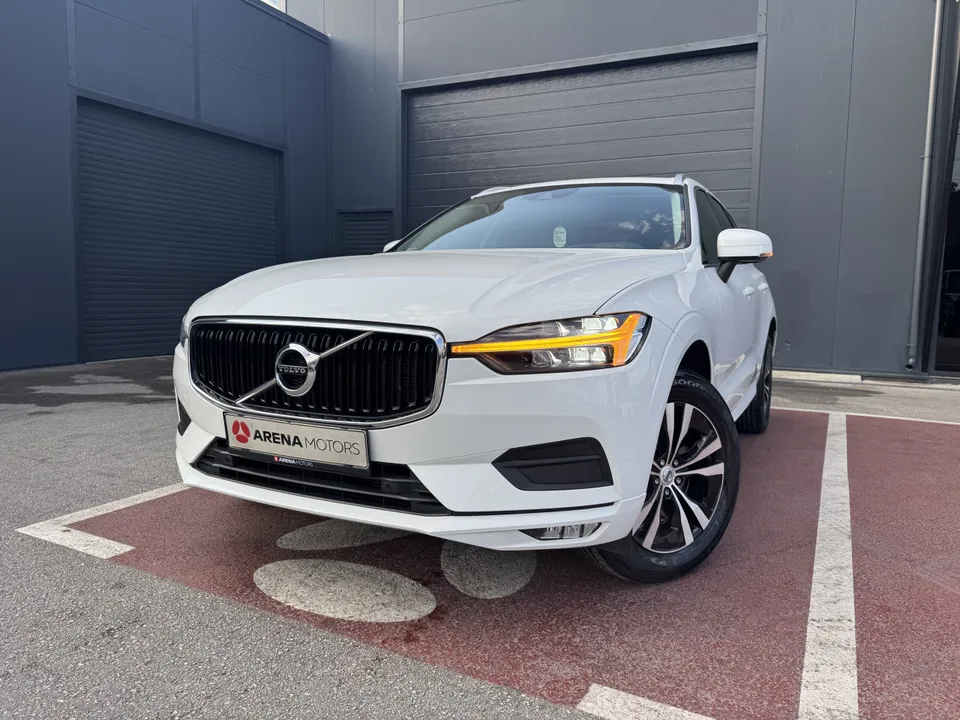 Bijeli Volvo XC 60, prednji dio izbliza sa LED svjetlima i rešetkom