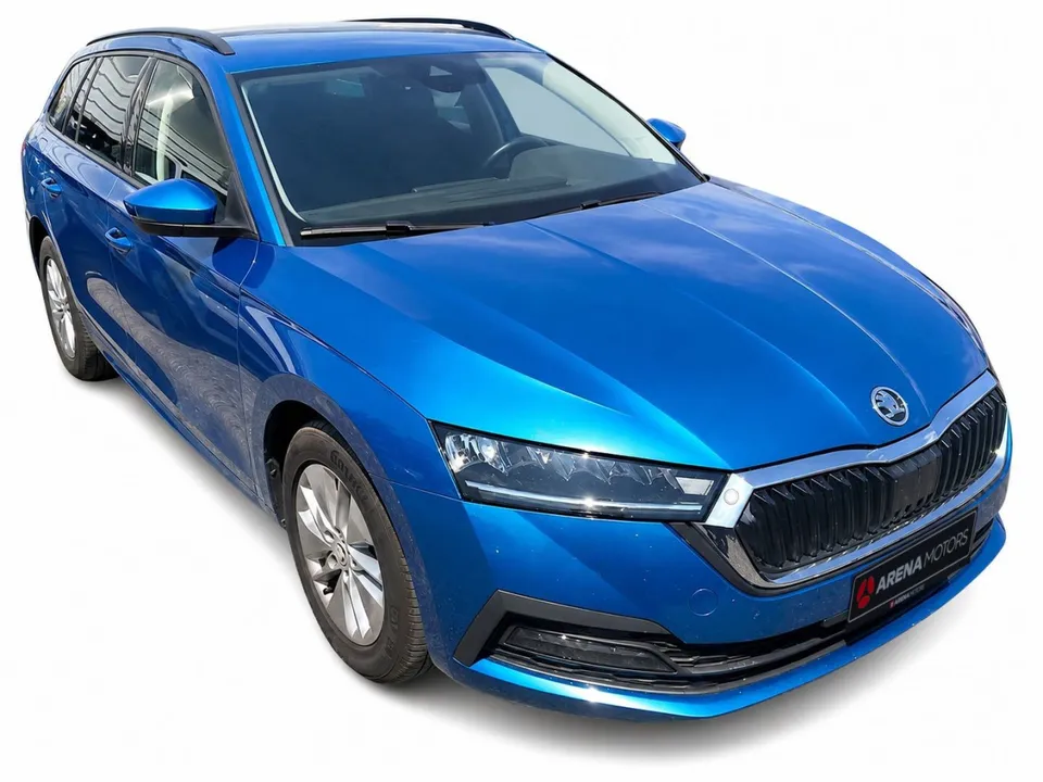 Škoda Octavia karavan, prednji desni ugao, plava metalik boja i alu felga