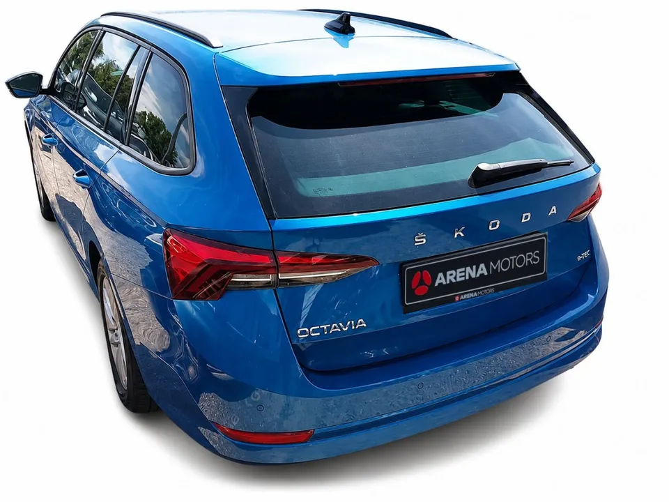 Škoda Octavia SW, pogled otpozadi s lijeve strane, zadnja svjetla i oznaka modela