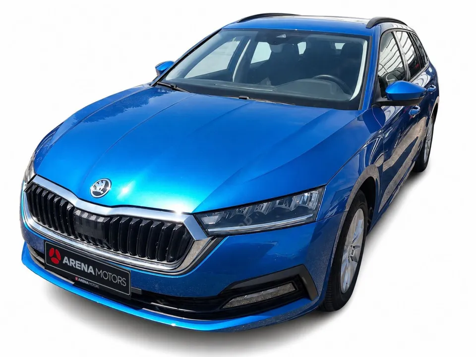 Škoda Octavia SW plave boje, prednji lijevi ugao s maskom i LED svjetlima