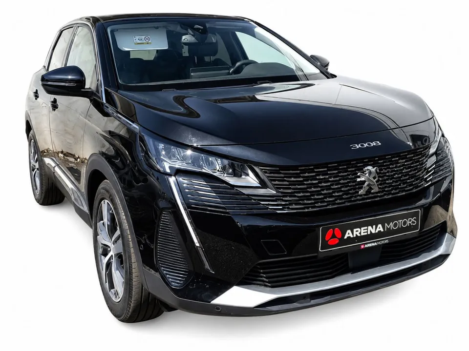 Peugeot 3008 crne boje, prednji desni ugao s maskom i felgom