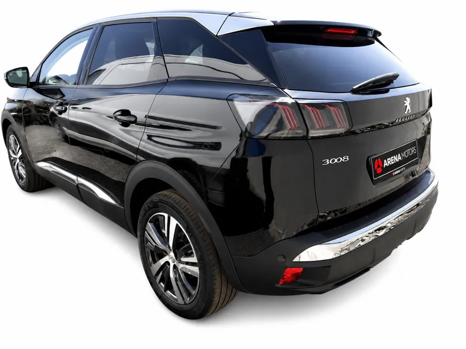 Peugeot 3008 crne boje, pogled sa zadnje lijeve strane