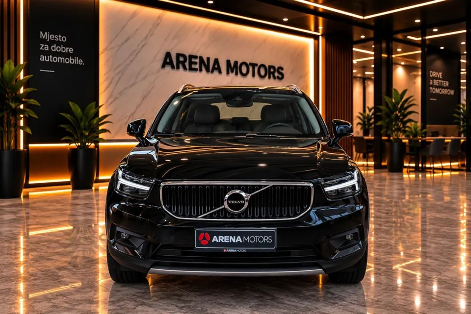 Crni Volvo XC 40, pogled sprijeda na masku s Volvo znakom i LED svjetla