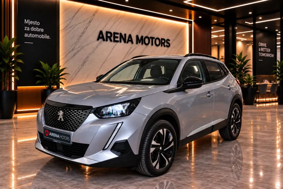 Peugeot 2008 sive boje, prednji lijevi ugao, u salonu Arena Motors