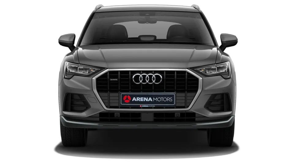 Audi Q3 sive boje, pogled sprijeda na prednju masku s quattro oznakom