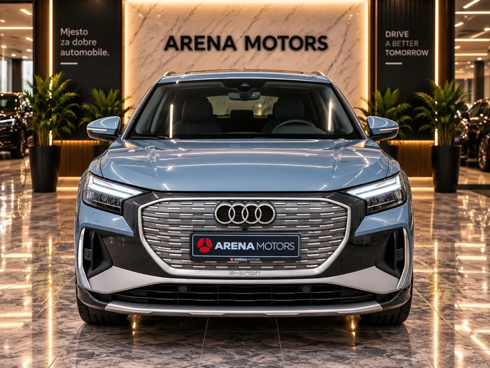 Audi Q4 Sportback e-tron, plava, pogled sprijeda na masku i LED farove