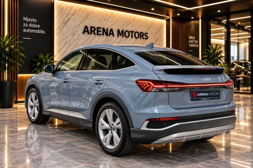 Audi Q4 Sportback e-tron, plava, zadnja lijeva strana s aluminijskim felgama