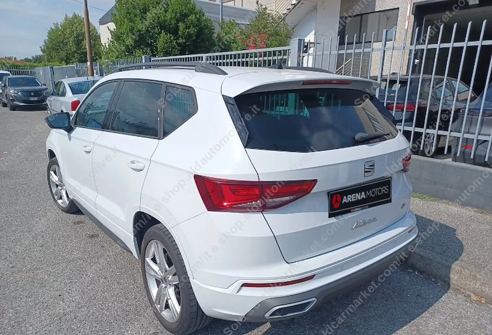 Seat Ateca FR bijeli, zadnji lijevi dio sa stop svjetlima i spojlerom
