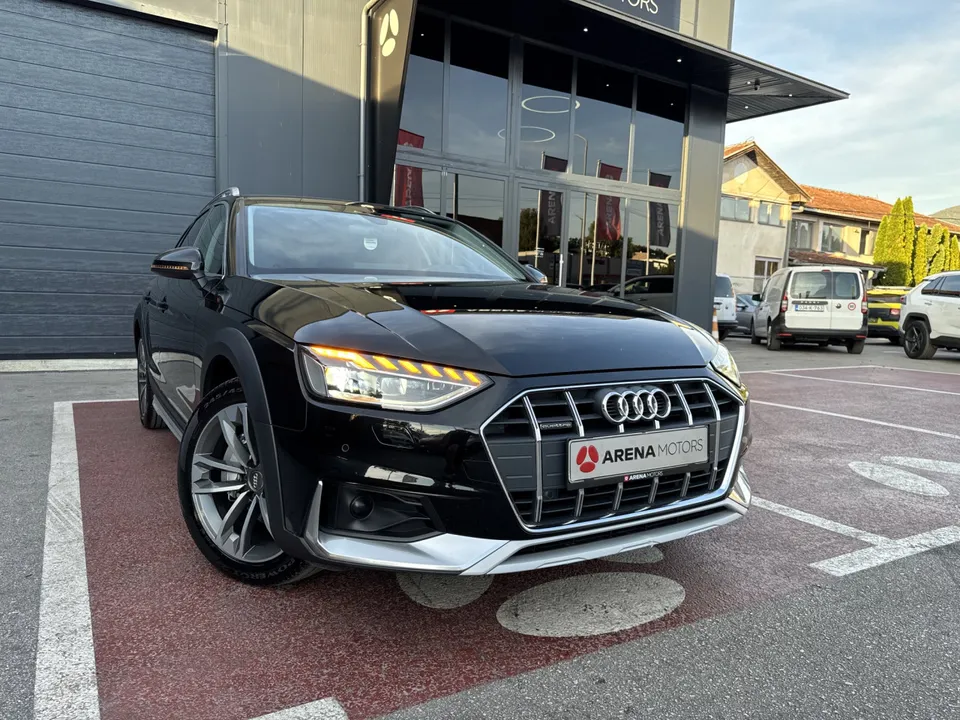 Audi A4 Allroad, crni karavan, prednji lijevi ugao ispred salona