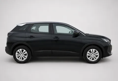 Peugeot 3008 crne boje, desni bok vozila s aluminijskim felgama