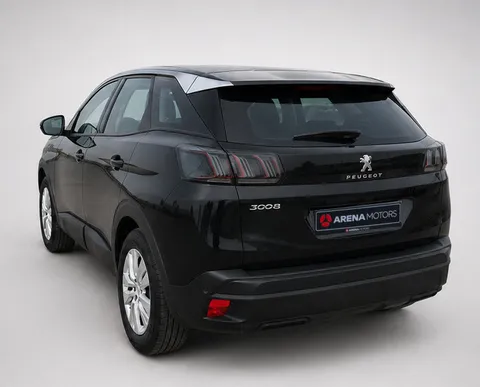 Peugeot 3008 crne boje, pogled sa zadnje lijeve strane, zadnja svjetla i prtljažna vrata