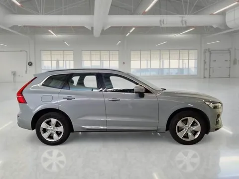 Volvo XC 60 siva boja, desni bok s 18-inčnim aluminijskim felgama