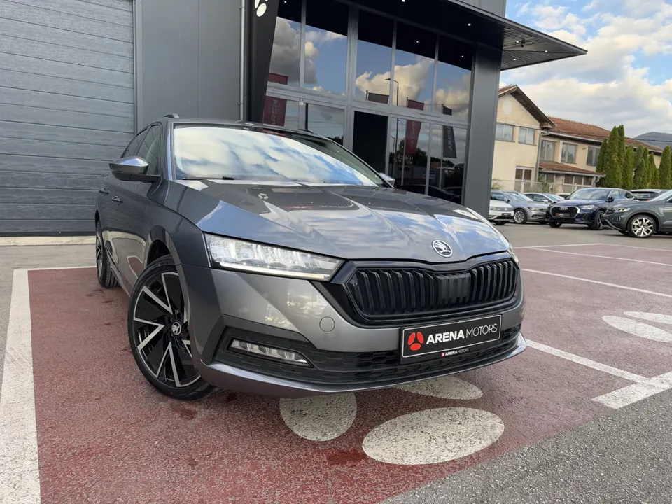 Škoda Octavia Karavan, prednji lijevi ugao ispred izloga salona