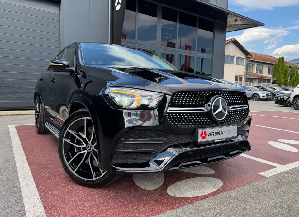 Crni Mercedes-Benz GLE Coupe, prednji lijevi ugao, far, maska i felga