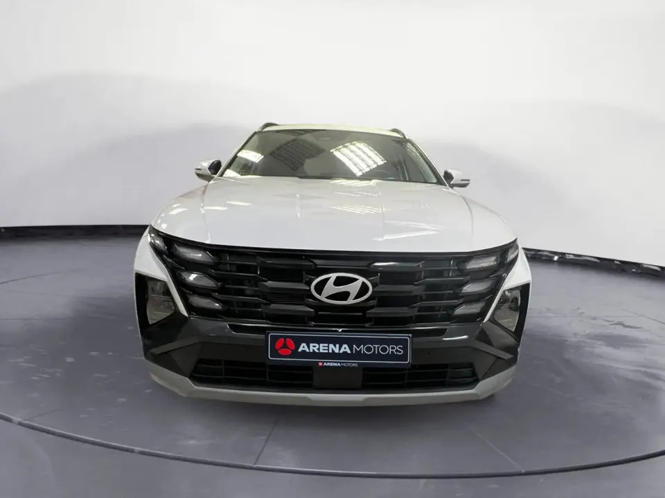 Hyundai Tucson, pogled sprijeda na masku i LED farove