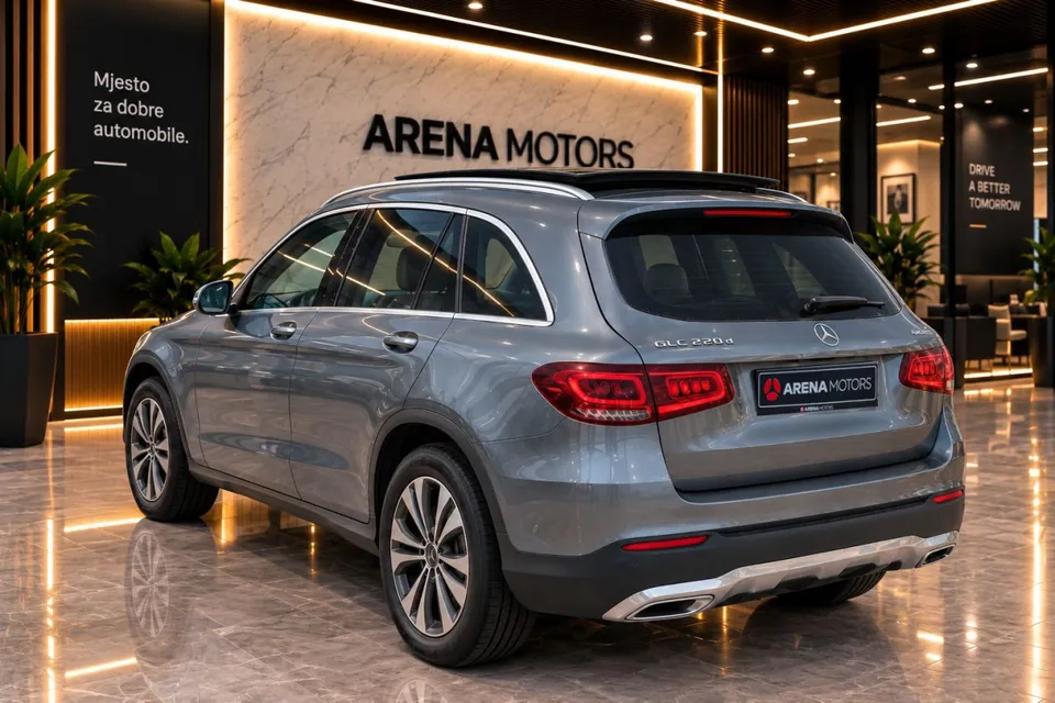 Mercedes-Benz GLC 220 d sa zadnje lijeve strane, LED štopke, oznaka modela i krom na braniku