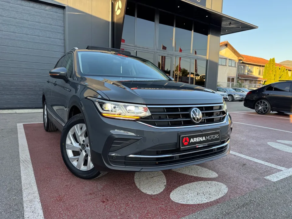 Volkswagen Tiguan, prednji desni ugao, alu felge i LED svjetla ispred salona