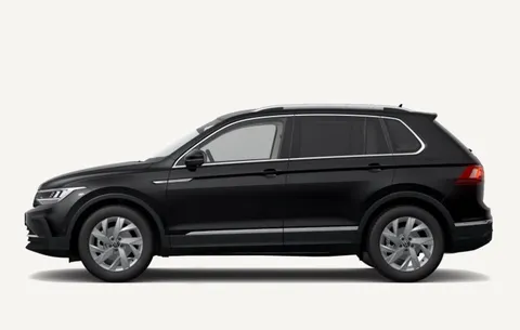 Volkswagen Tiguan crne boje, lijevi bok, studijska fotografija