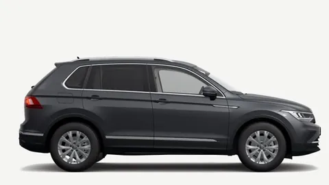 Volkswagen Tiguan, siva boja, bočni prikaz desne strane s alu felgama