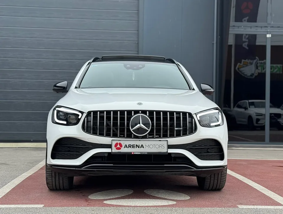 Mercedes-Benz GLC 43 AMG, prednja strana s AMG maskom i panoramskim krovom