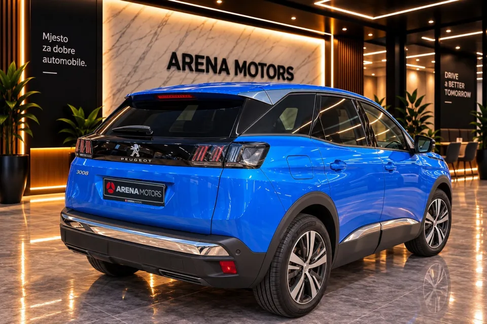 Plavi Peugeot 3008, zadnji desni ugao s aluminijskim felgama i hromiranim detaljima