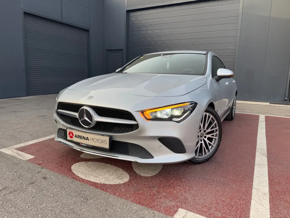 Mercedes-Benz CLA 200 d, prednji lijevi ugao izbliza s LED farom i 18-inčnom alu felgom