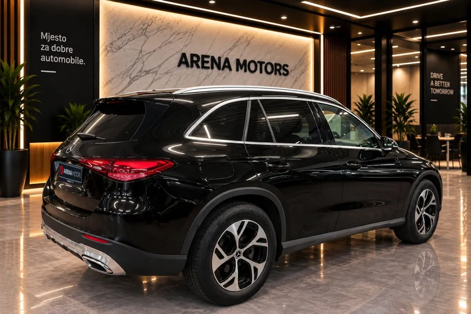 Mercedes-Benz GLC 220 d, zadnji dio i bok, crna boja, stražnja svjetla i izduvni ukras