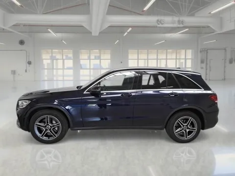 Mercedes-Benz GLC 220 d, plavi SUV, bočni pogled s AMG alu felgama