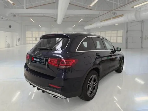 Mercedes-Benz GLC 220 d, zadnji desni ugao sa LED štopkama i izduvnim nastavcima