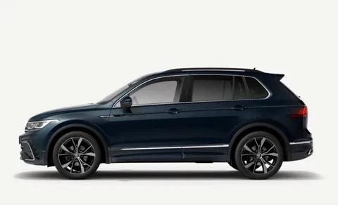 Volkswagen Tiguan, tamnoplavi, bočni profil s lijeve strane, crne aluminijske felge