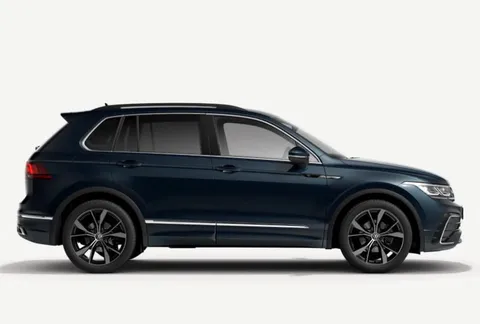 Volkswagen Tiguan, tamnoplavi, bočni profil s desne strane, crne aluminijske felge