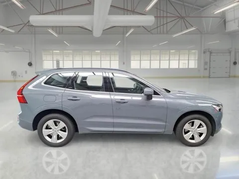 Volvo XC 60 siva, desni bok vozila s alu felgama