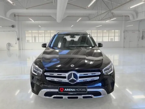 Mercedes-Benz GLC 200 d, crna, pogled sprijeda na hladnjak sa zvijezdom i LED farove