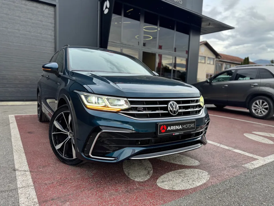 Volkswagen Tiguan, prednji lijevi ugao s 20" felgama, plava boja