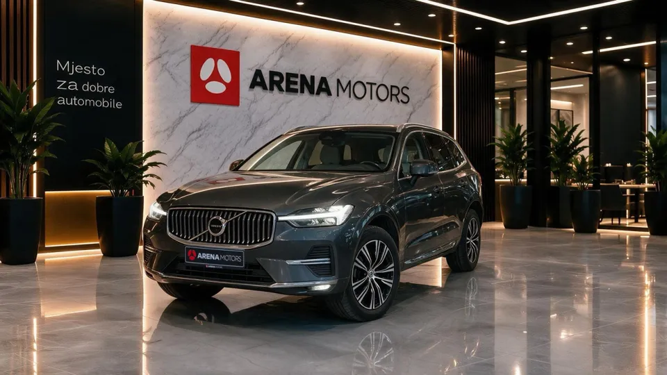 Volvo XC 60 tamne boje, prednji tročetvrtinski pogled, u salonu ispred zida s natpisom Arena Motors
